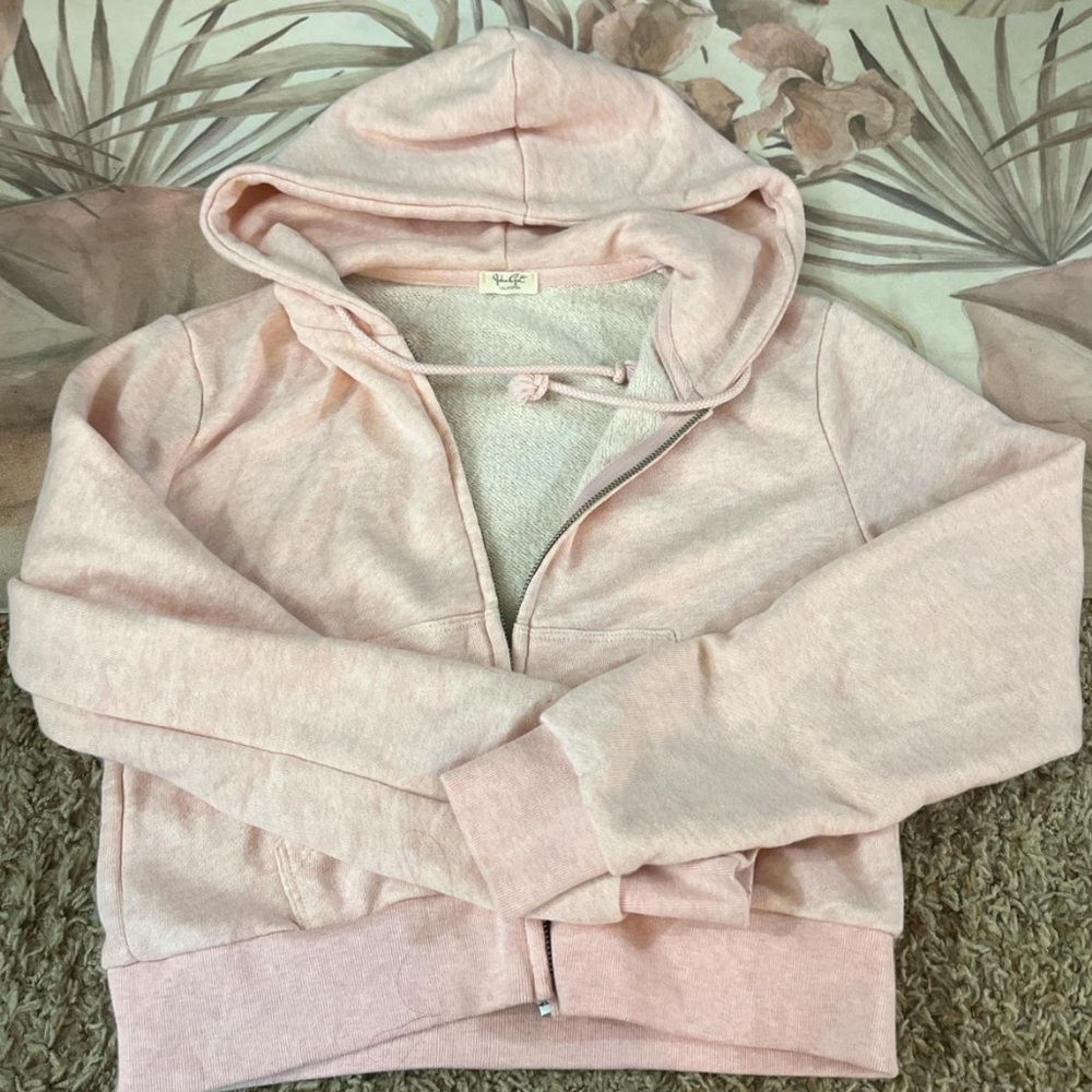 Brandy Melville Crystal slightly cropped hoodie heather pink, NWOT